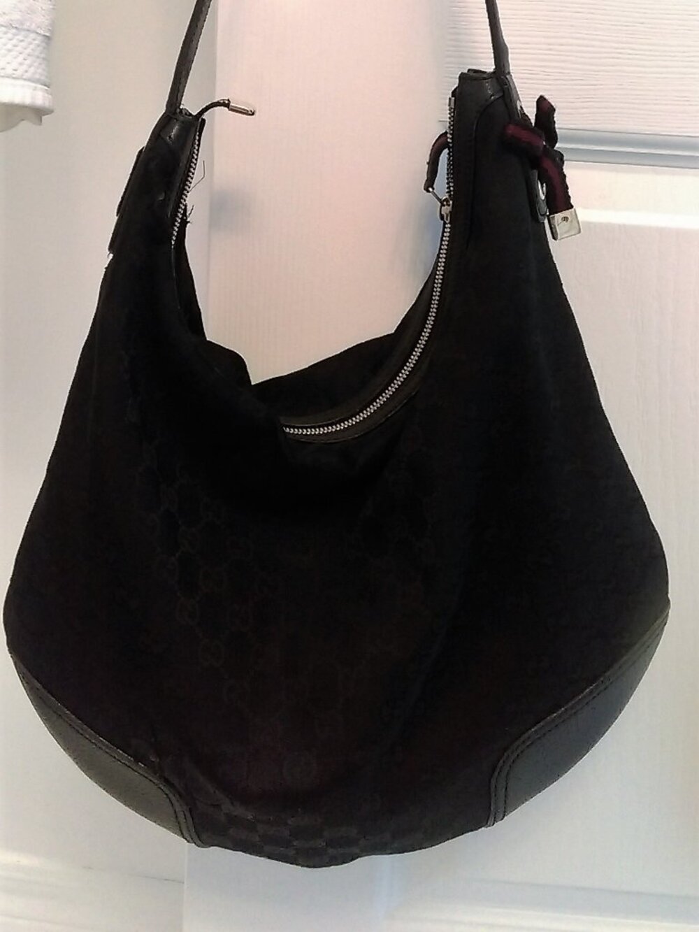 Authentic Gucci Black Hobo Shoulder Bag
